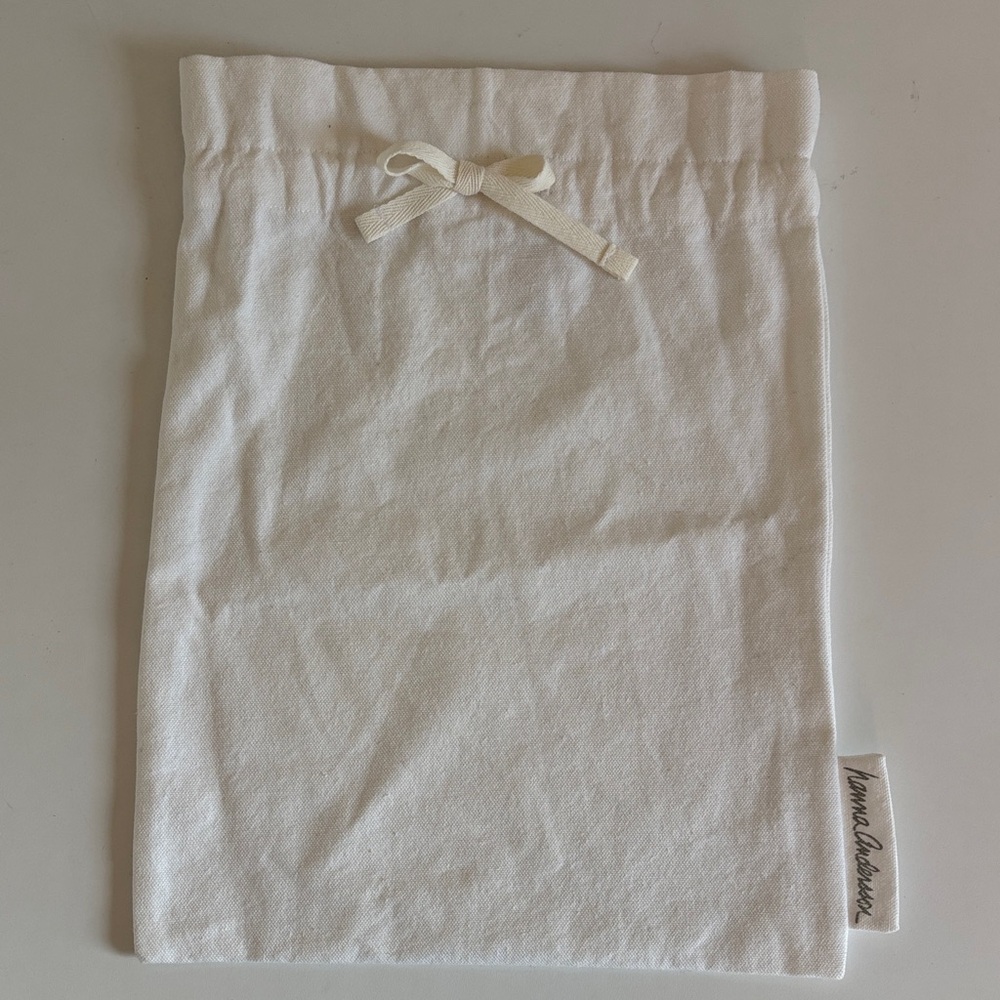 Hanna Andersson White Tag with Gray Script 11x15